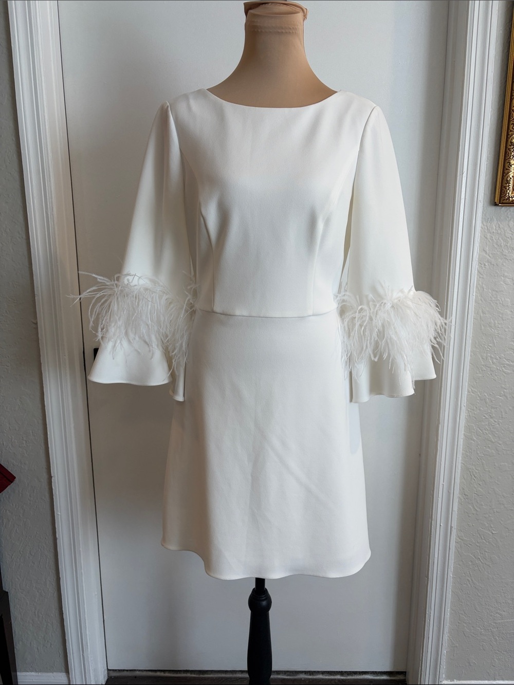 Adrianna Papell white mini dress with 3/4 sleeves with feather accents bow SZ 6
